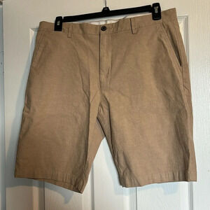 Goodthreads men’s tan 11” inseam flat front shorts size 36